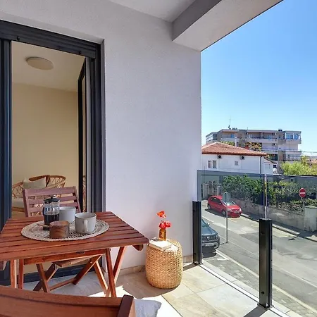 Splendeur - Modern With Private Parking Apartamento