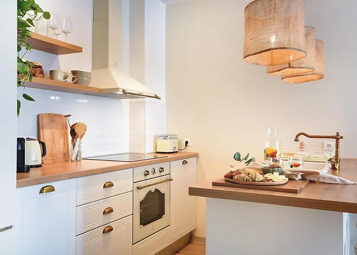 Splendeur - Modern With Private Parking *