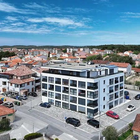 Splendeur - Modern With Private Parking *