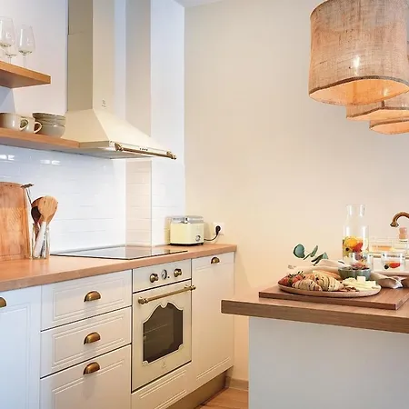 Splendeur - Modern With Private Parking *