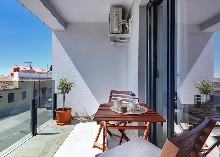 Splendeur - Modern With Private Parking Lejlighed *