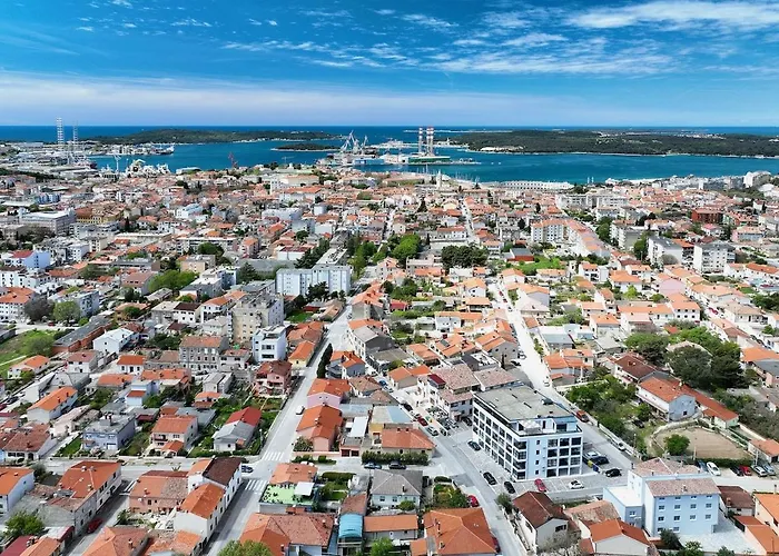 Splendeur - Modern With Private Parking Apartment Pula